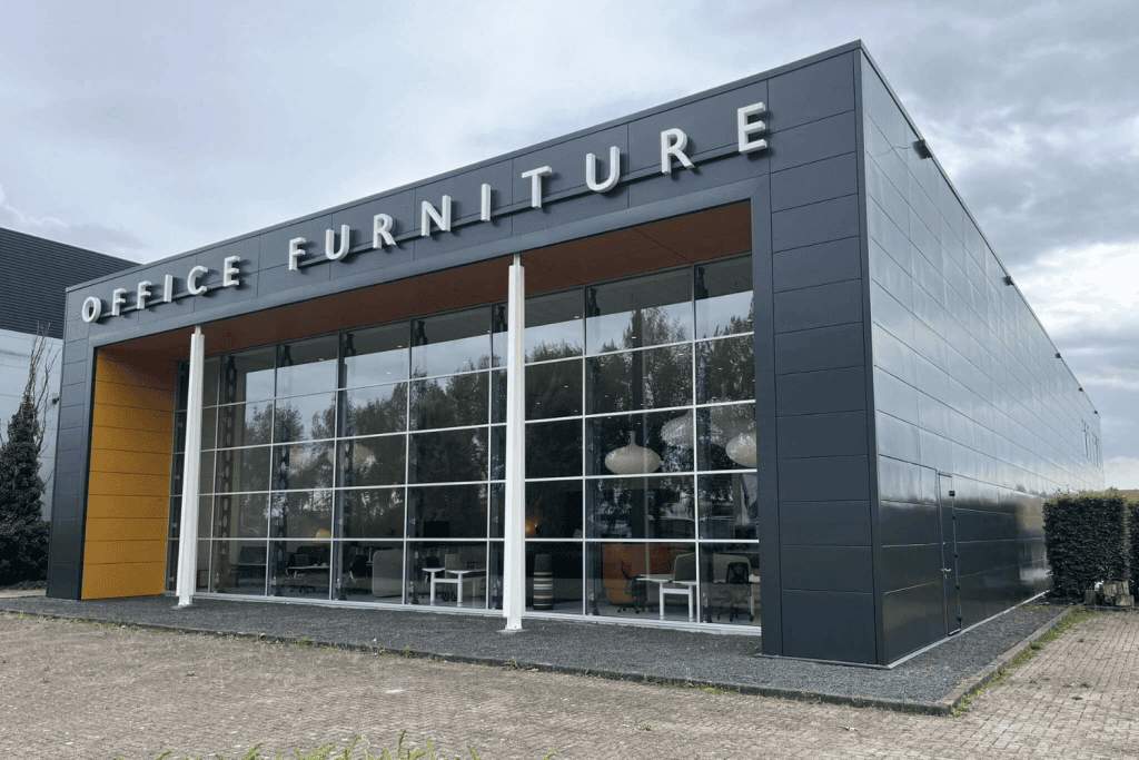 Restyling van 800 m² gevelpanelen in RAL 7022-1