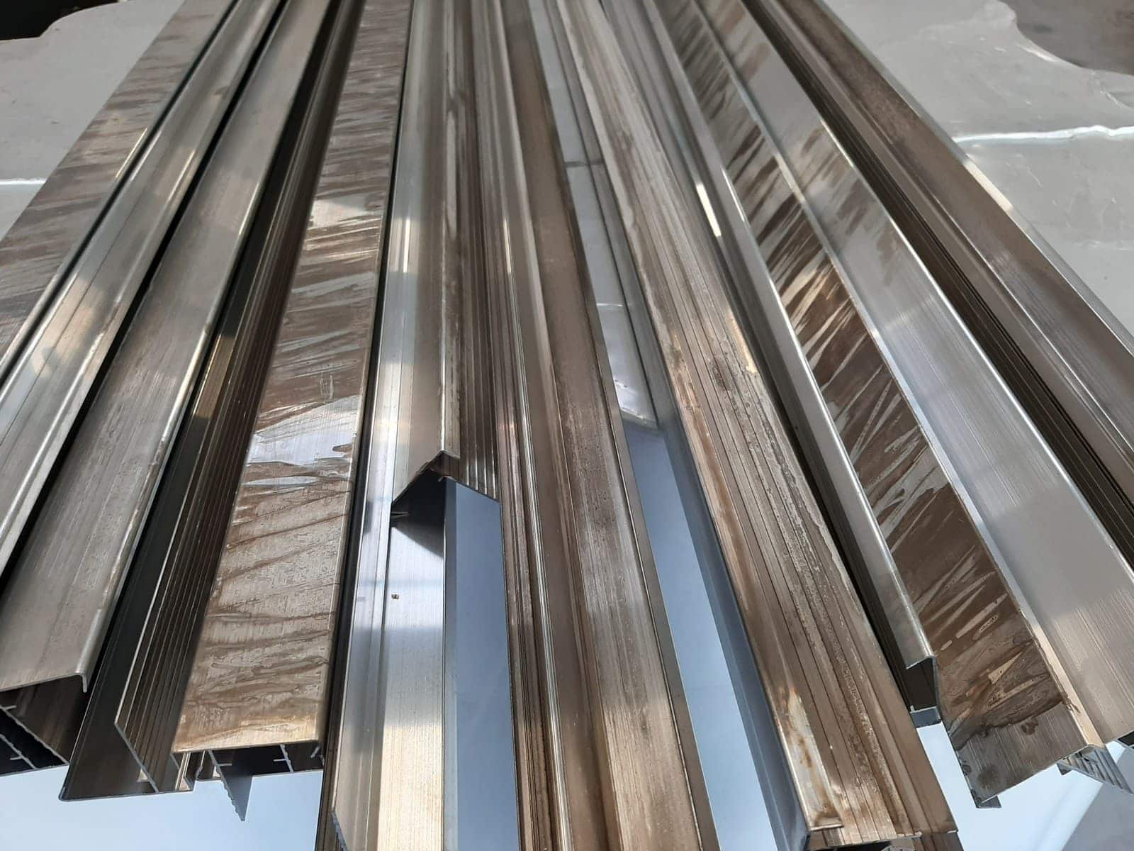 De verborgen vijand van aluminium Contactcorrosie voorkomen met de juiste coating