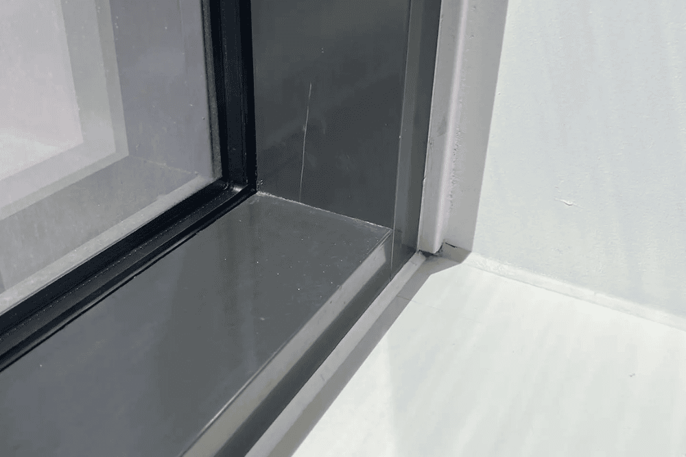 Kras op je kozijn Dit kun je zelf doen en dit niet